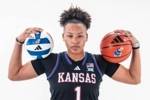 卡特·布莱恩特妹妹承诺堪萨斯大学!将代表女篮和女排出战NCAA