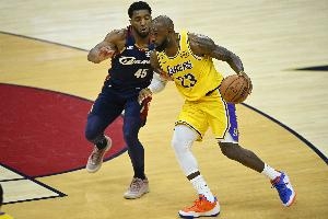 媒体人:米切尔难单核夺冠 若错失詹姆斯明夏米切尔或被交易